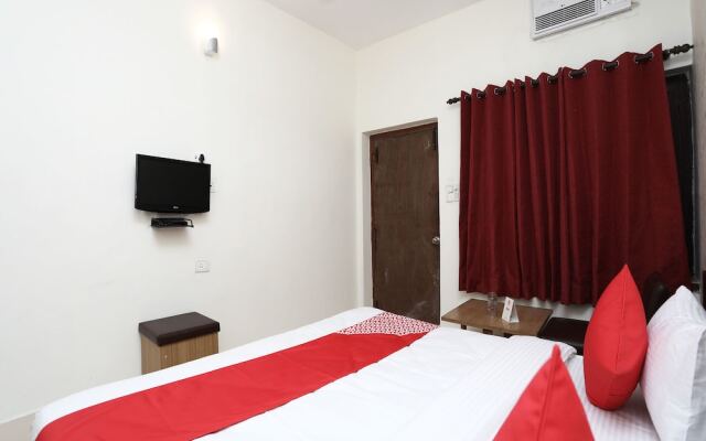 OYO 11937 Hotel Meedo