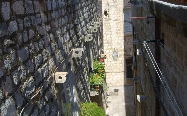 Melek Accommodations