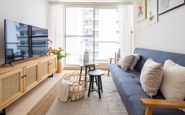 Dazzling & Picturesque 1BR Apartment In Business Bay