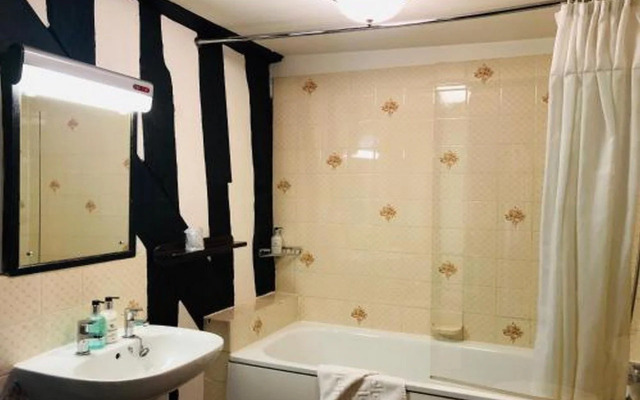 Brook Red Lion Hotel