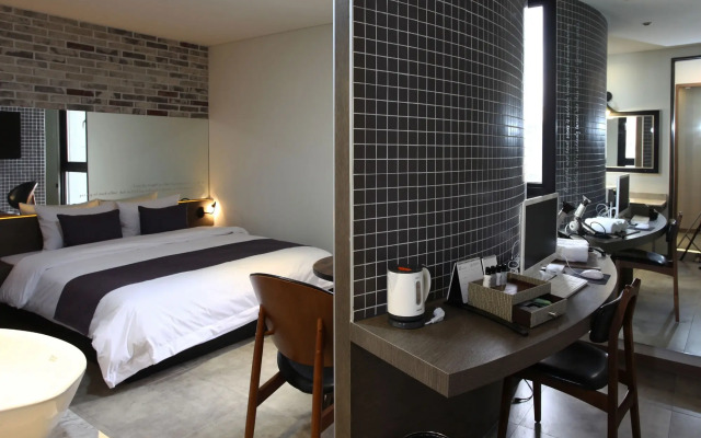 S& Hotel