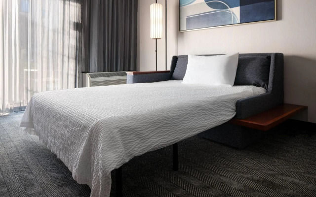 Courtyard by Marriott Bakersfield