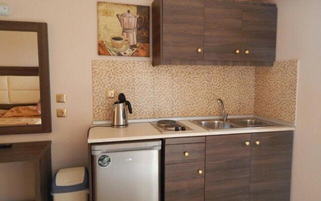 Lyristis Apartments Plus