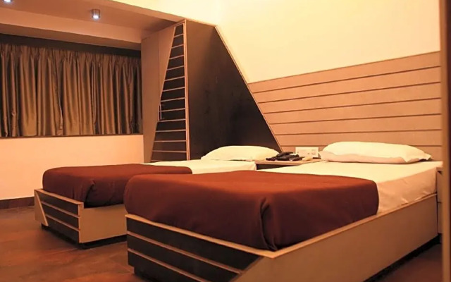 Hotel Trimoorti