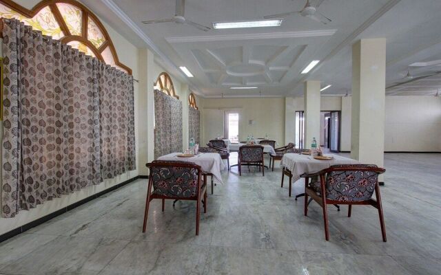Capital O 46699 Hotel Insta