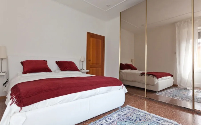Rental in Rome Pateras Balcony Apartment