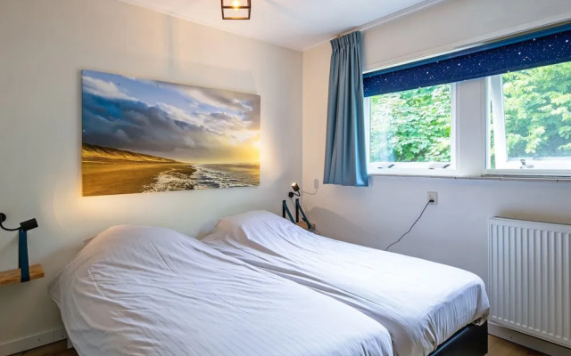 Cozy Holiday Home in Den Burg With hot tub