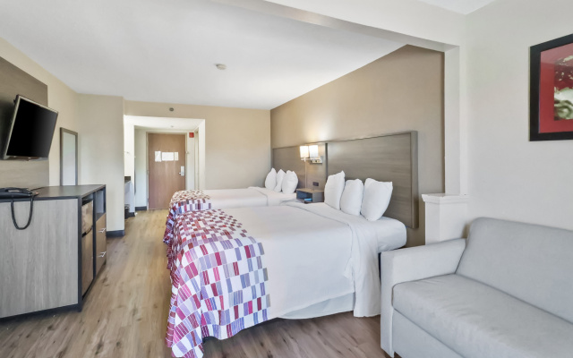 Red Roof Inn & Suites Fayetteville - Fort Bragg