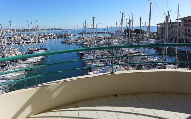 Villa LOpen Fréjus 18055