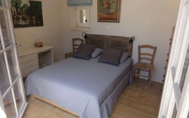 Lush Home in L'isle-sur-la-sorgue With Swimming Pool