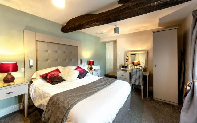 Maypole Inn