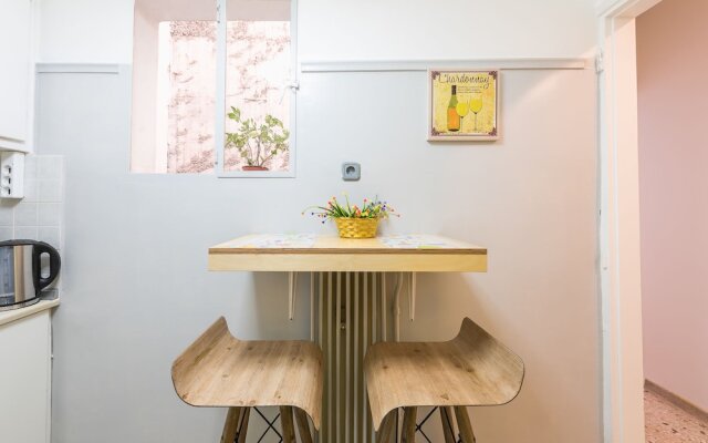Warm Delightful Acropolis Apartment by Cloudkeys
