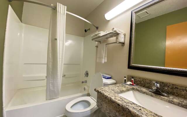 Super 8 by Wyndham Newport News/Jefferson Ave.