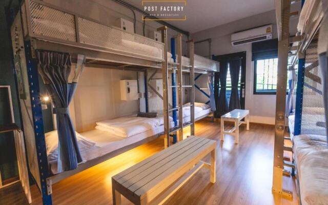 Post Factory Bed & Breakfast Sathorn Hostel - Adults Only