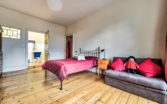 Heart of the City: St Andrew Square 2bed/2bath Apt