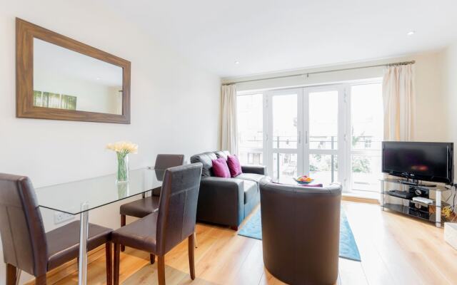 Roomspace Apartments -Westnye House