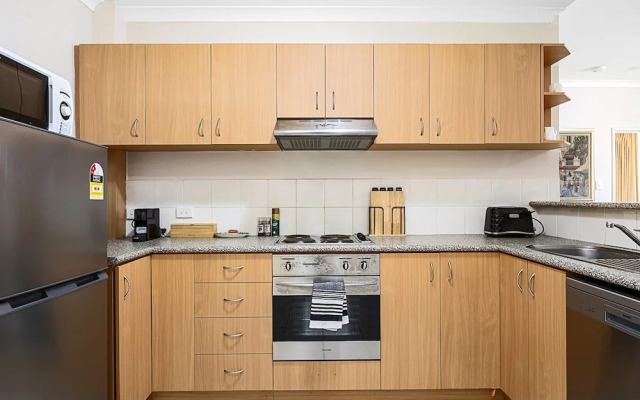 2bdr East Perth Getaway