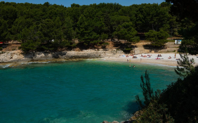 LUX 3 Bedroom Suite with FREE Private Parking