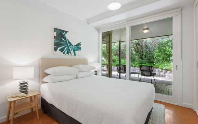 Spacious Coastal 4-bed Steps From the Sand – Guest Rooms – Melbourne