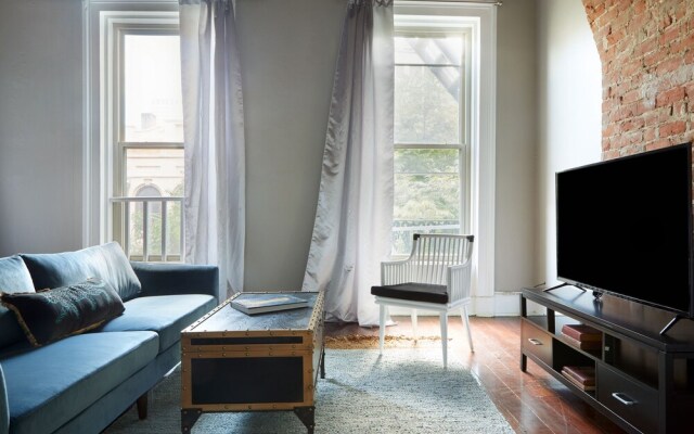 Charming Central Business District Studios by Sonder