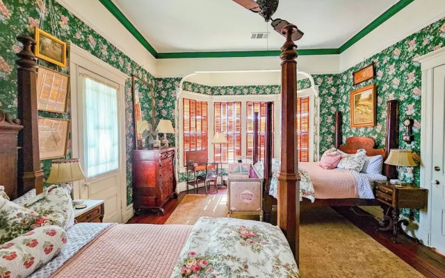 The JD Hyde Historic Inn