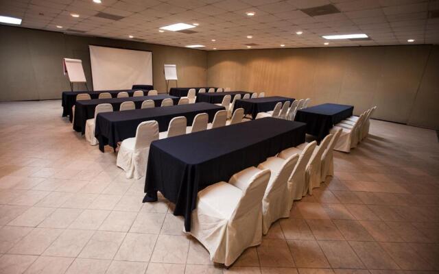 Hotel El Camino Inn & Suites