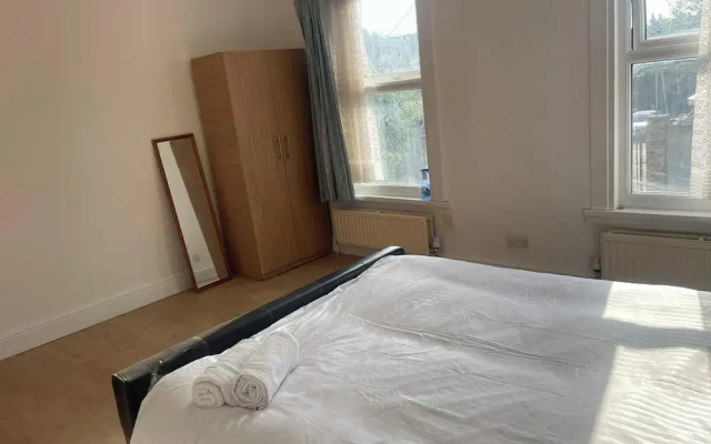 Cosy Croydon Apartment - Close to City Centre