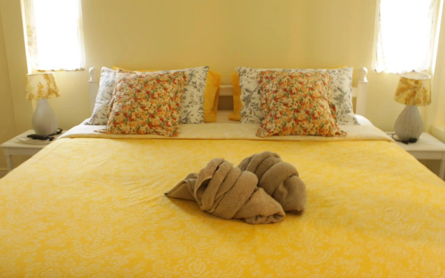 Lada House – Guest Rooms – Lampang