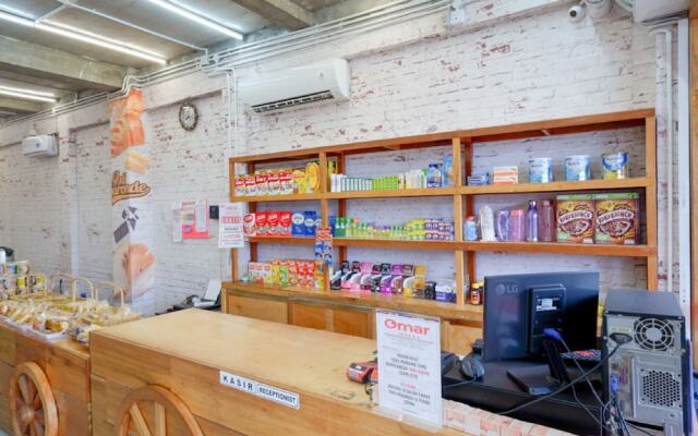 Omar Hotel by Reddoorz