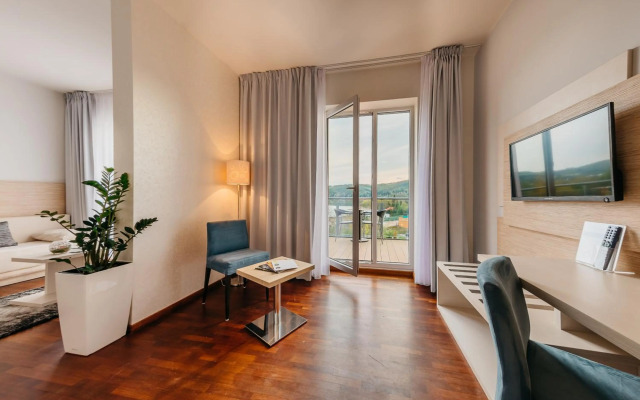 Maximus Resort