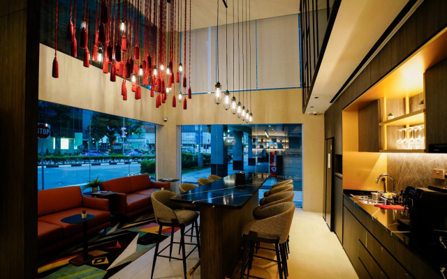 ST Signature Bugis Middle