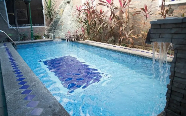 Tropical Inn