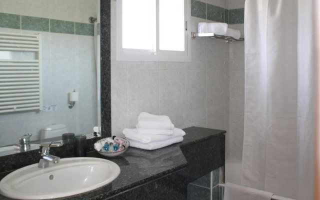 Chrielka Hotel Apartments