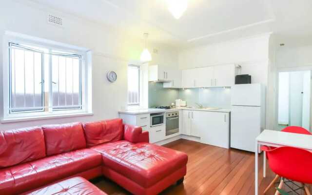 Quiet 1 Bedroom Apartment 5 Minutes From CBD