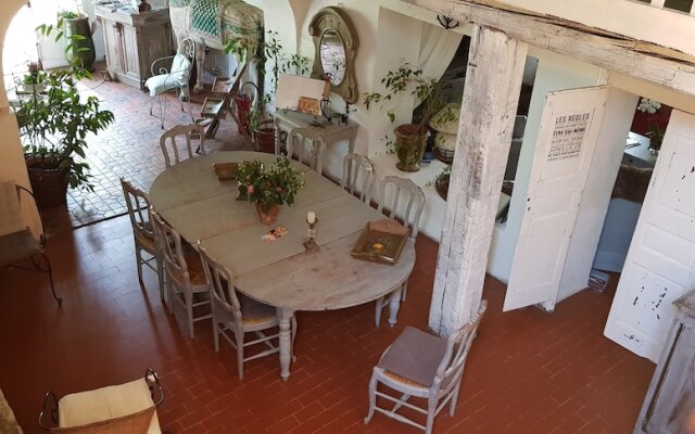 Mas Les Micocouliers