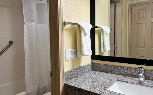 La Quinta Inn by Wyndham Indianapolis Airport Lynhurst