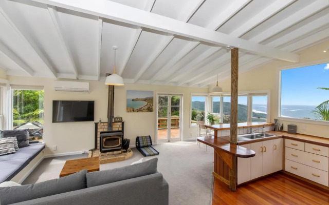 Piha - City Escape, Piha Holiday Home