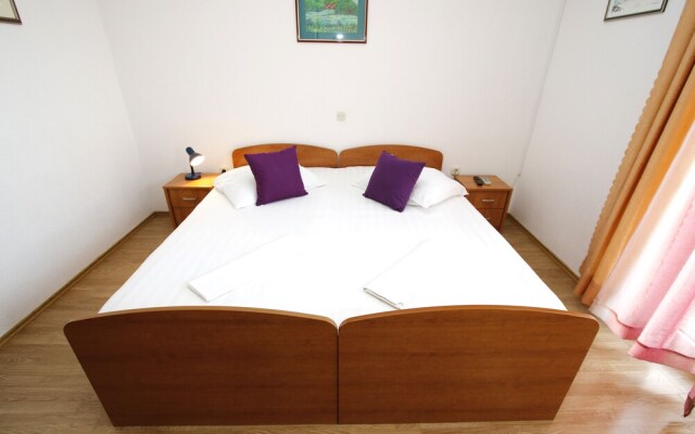 Kiwi Apartment