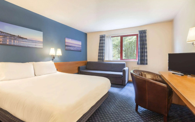Days Inn by Wyndham Magor