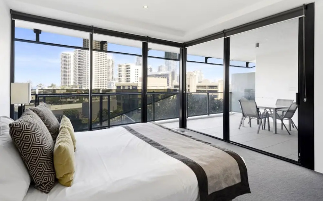 Sealuxe Suites - Central Surfers Paradise – Guest Rooms – Gold Coast