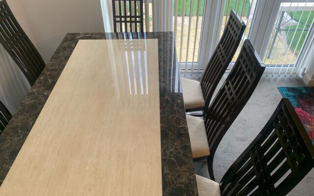 Pristine 3-bed House in Grays