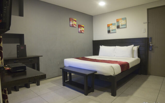 Jade Hotel & Suites