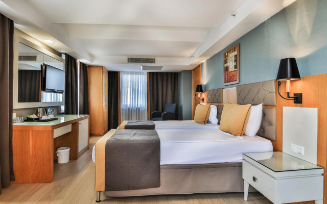 Saturn Palace Resort