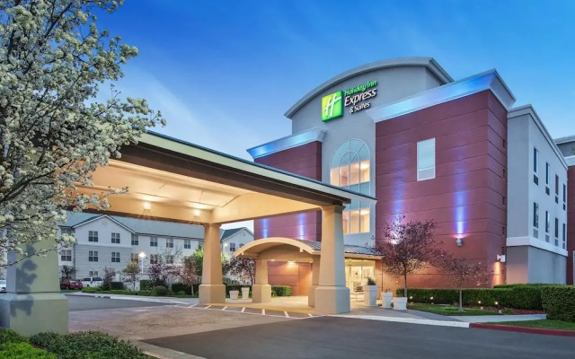 Holiday Inn Express And Suites - Sacram...