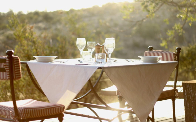 Ivory Wilderness River Rock Lodge