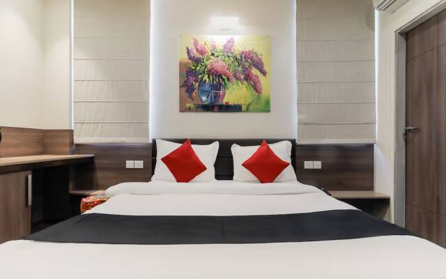Capital O 17305 Hotel Fleur