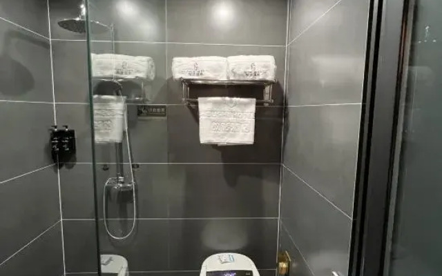 Gushi Hotel (Baolong Building 3)