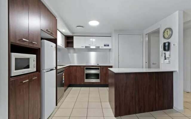 Towers of Chevron - Private Apartments