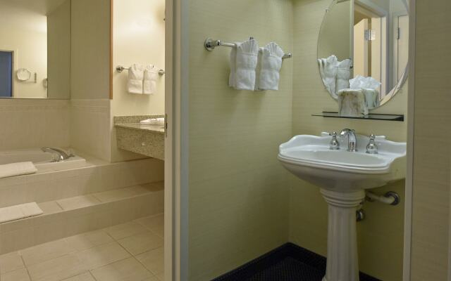 Maron Hotel & Suites