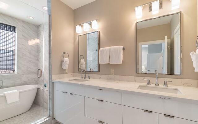 New Townhouse with 2 Balconies